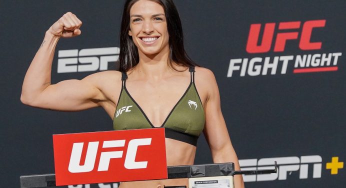 Ainda sem luta, Mackenzie Dern faz passeio em Cancún com Lexa e irmã de Neymar