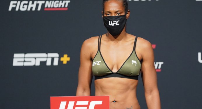 Lutadora francesa pesa 5 kg acima do limite e duelo com Josiane Nunes é cancelado