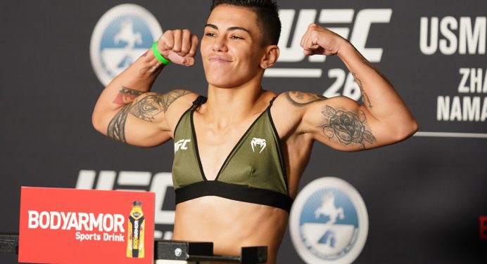 Jéssica ‘Bate-Estaca’ lidera time brasileiro em pesagem-relâmpago do UFC 261