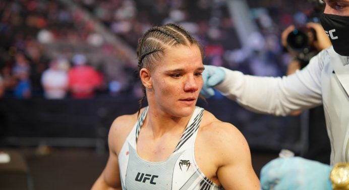 UFC encaminha Ariane Sorriso vs Istela Nunes para card em outubro