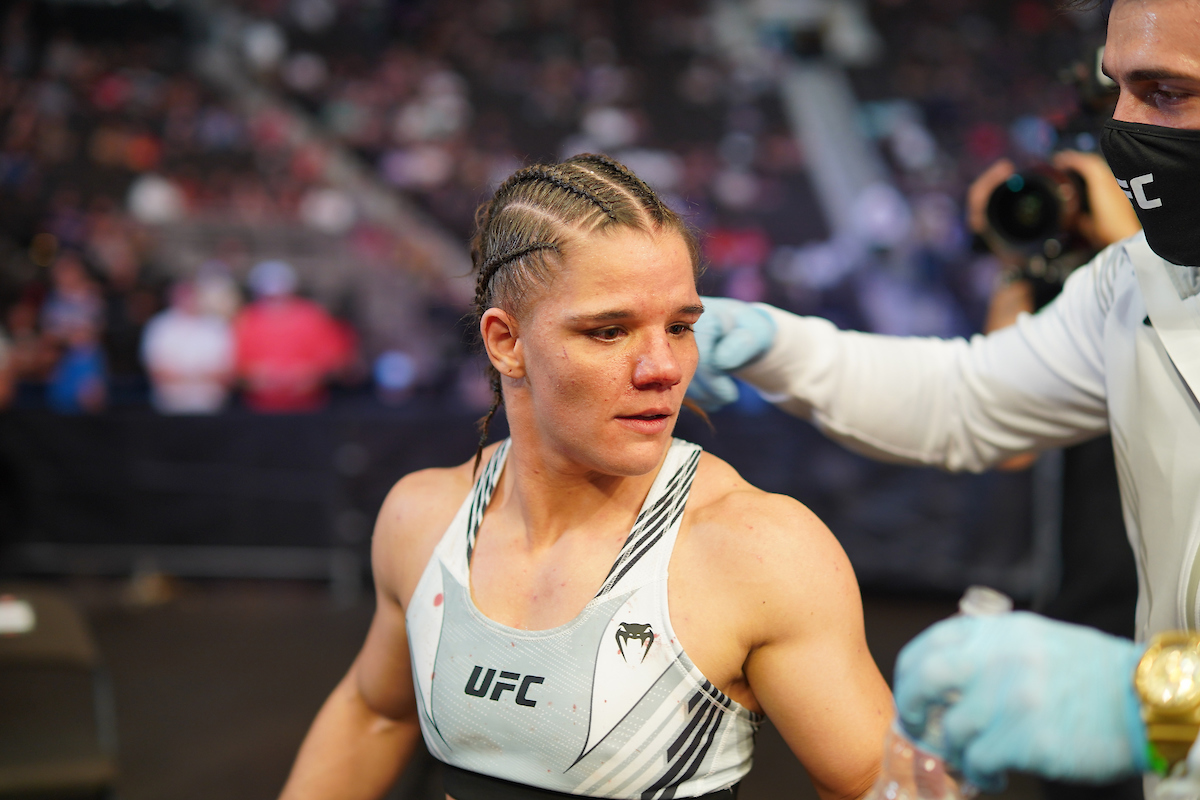 UFC encaminha Ariane Sorriso vs Istela Nunes para card em outubro