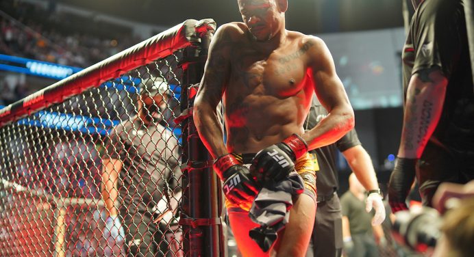 Apesar do apoio da torcida, ‘Cowboy’ é finalizado por jamaicano no UFC 261