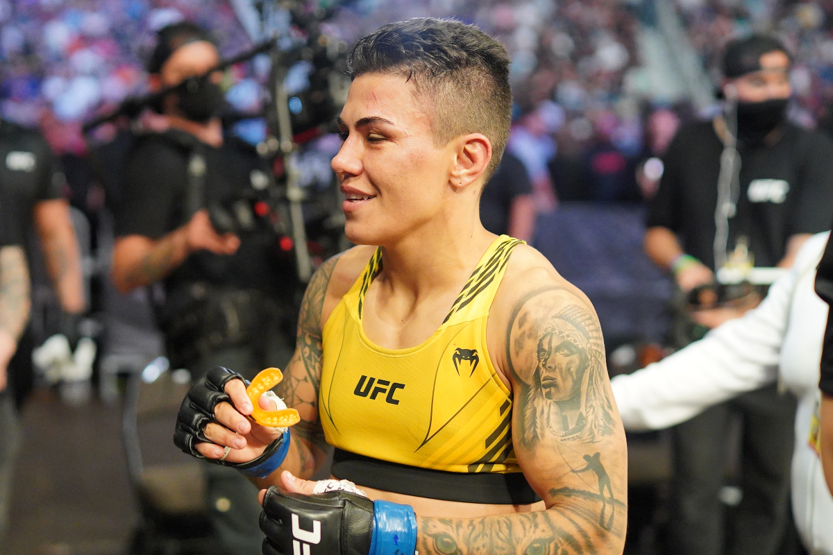 Jéssica ‘Bate-Estaca’ se pronuncia após derrota no UFC 261: “Só perde quem luta”