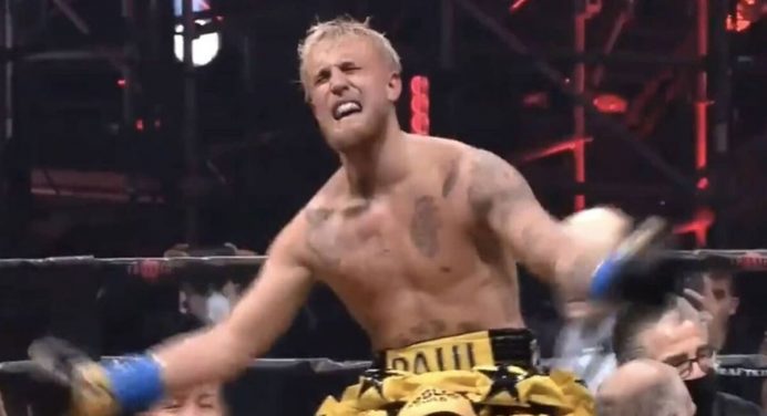 Ex-UFC pede desculpas após perder para youtuber no boxe e diz: “Constrangedor”