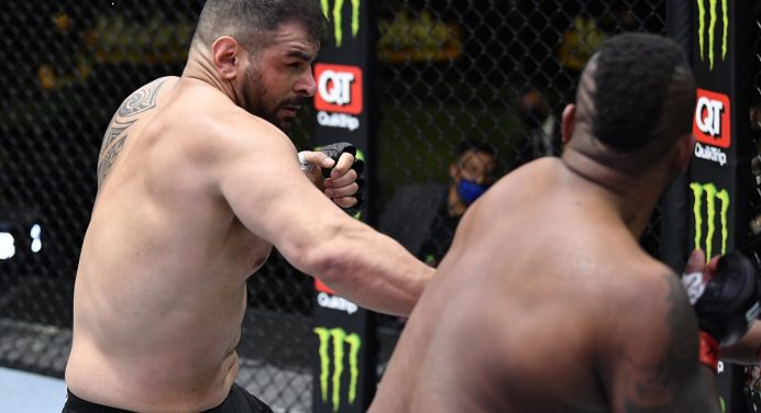 Peso-pesado rouba a cena com nocaute no 1º round no UFC Vegas 23; veja