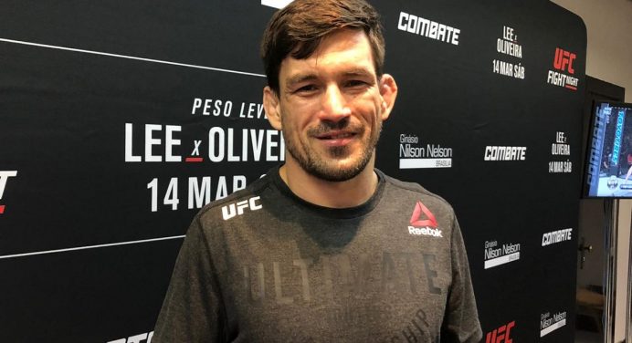 Demian Maia comemora graduação de quinto grau em sua faixa-preta de jiu-jitsu