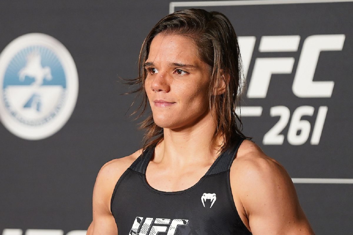 De olho na primeira vitória no UFC, Ariane ‘Sorriso’ promete versão mais agressiva