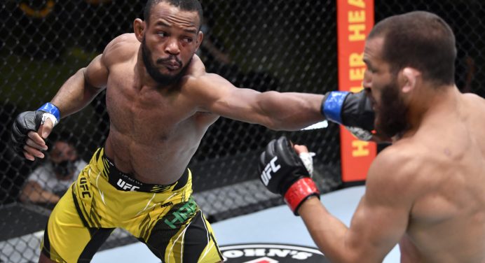 Após feito histórico no UFC, Carlston Harris projeta inspirar jovens atletas da Guiana