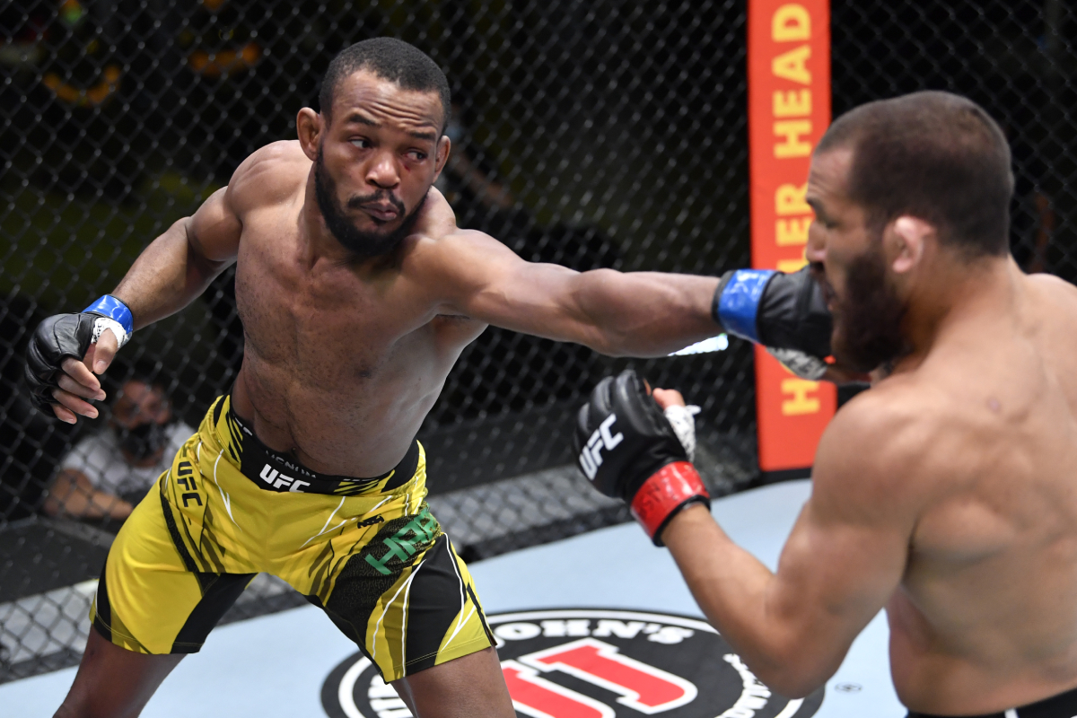‘Gringo brasileiro’, Carlston Harris desmaia rival em estreia no UFC