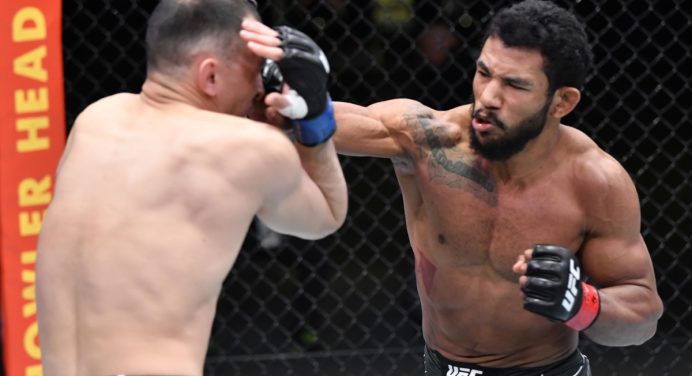 Rafael Alves admite erro em estreia no UFC e pede respeito: “Não fui para brincar”