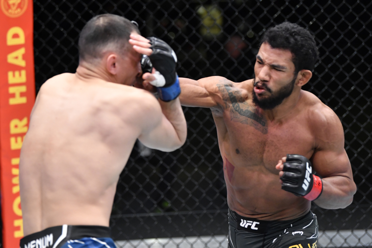 Rafael Alves admite erro em estreia no UFC e pede respeito: “Não fui para brincar”