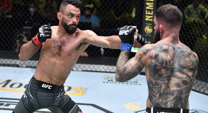 Para manter boa fase no UFC, Font pede duelo contra Yan: “É uma luta emocionante”