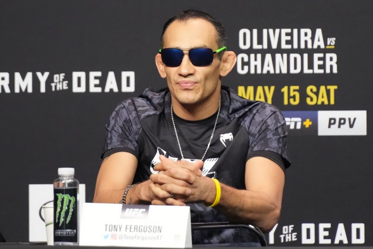 Tony Ferguson rouba a cena em coletiva de imprensa do UFC 262 e ataca rivais