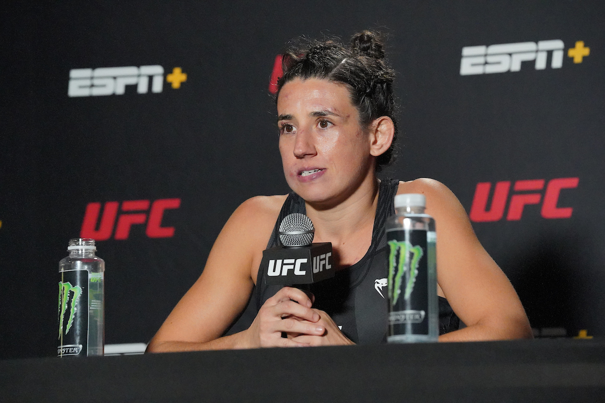 Marina Rodriguez celebra vitória em estreia em main event do UFC e alerta adversárias