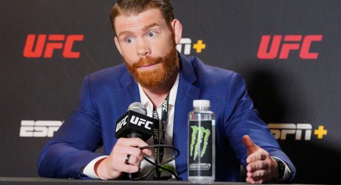 Comentarista do UFC revela o que pode tirá-lo da aposentadoria para voltar a lutar