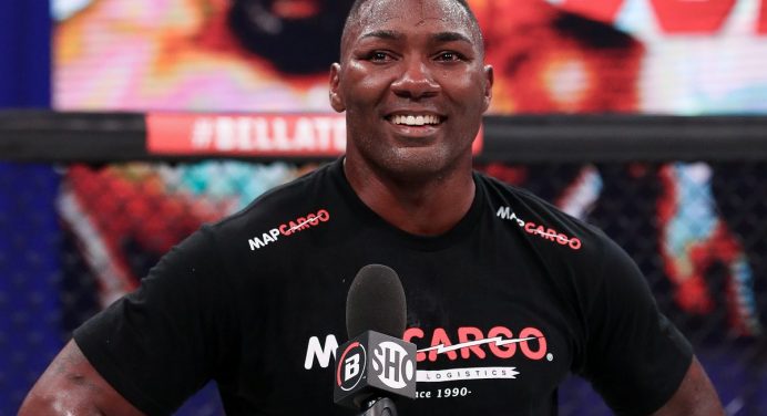 Anthony Johnson comunica melhora em seu estado de saúde após ser hospitalizado