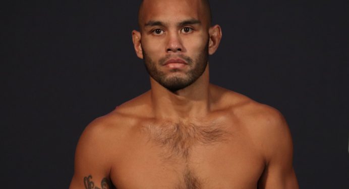Lutador sofre acidente de carro e desfalca card do UFC 263
