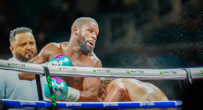 Luta entre Mayweather e Logan Paul alcança marca de um milhão de vendas de PPV