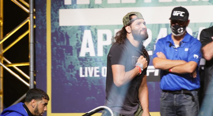 Masvidal aposta que Woodley vence Jake Paul por nocaute: “Tipo diferente de atleta”