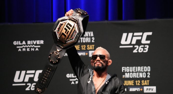 Deiveson Figueiredo é homenageado com estátua em cidade natal