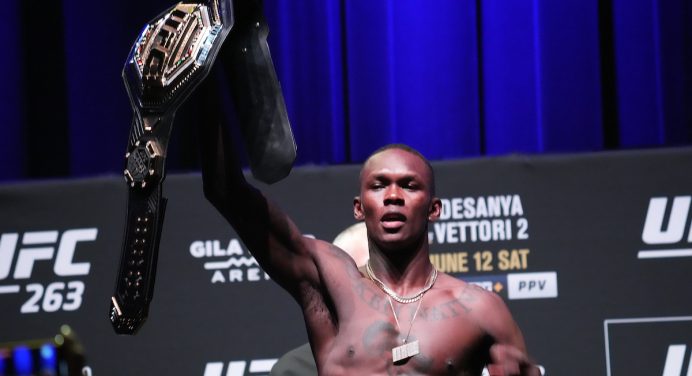 Adesanya coloca título dos médios do UFC em jogo contra Whittaker em fevereiro, diz site