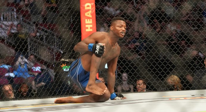 Lutador nocauteia em 7s no UFC 263, mas se lesiona ao comemorar vitória; veja