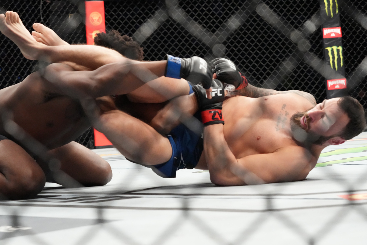 Americano quebra o braço em dois minutos de luta no UFC 263; veja