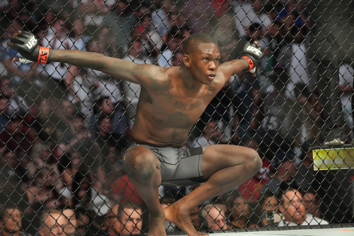 Adesanya tenta golpe de capoeira em preparação para luta de título no UFC 271; veja