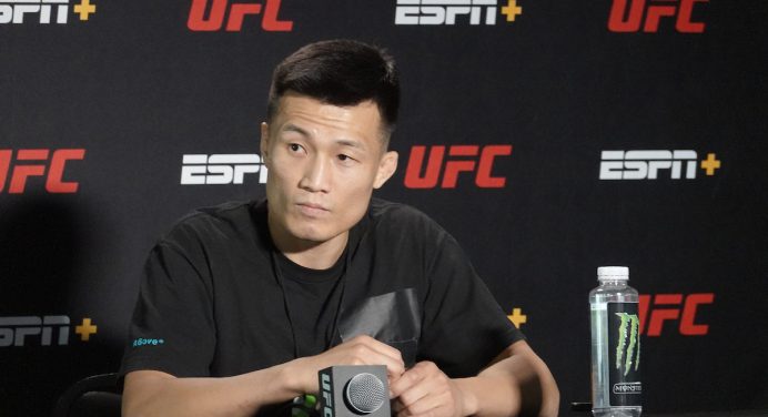 Ex-campeão do UFC aposta que ‘Zumbi Coreano’ pode nocautear Volkanovski