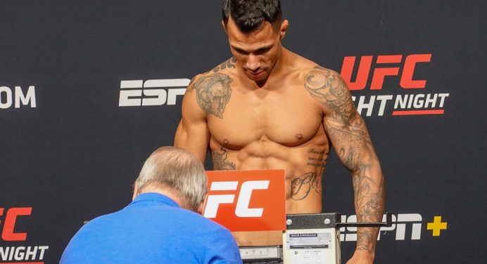 Pesagem tranquila! Brasileiros vencem a balança e confirmam lutas no UFC Vegas