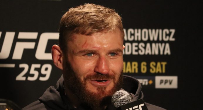 Blachowicz prega respeito para duelo com Glover: “Mostraremos como homens lutam”