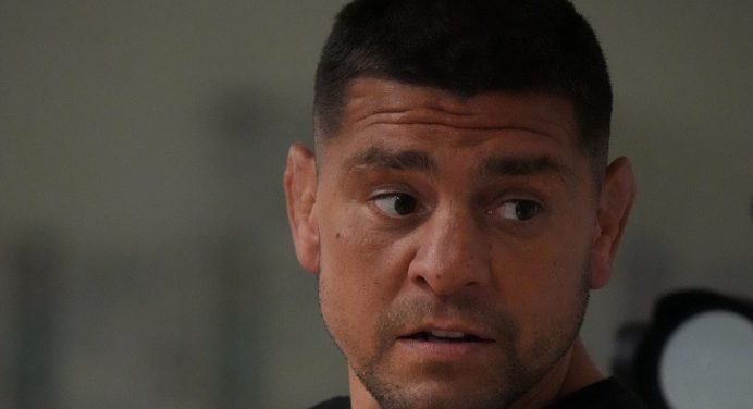 Nick Diaz promete retorno triunfal ao UFC e menciona Israel Adesanya como oponente