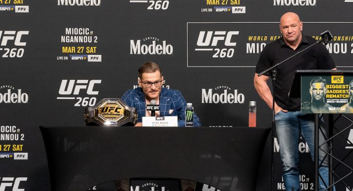 Dana White revela posição de Miocic em cenário turbulento nos pesados do UFC