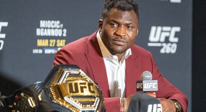 Treinador estipula prazo para Ngannou retornar ao octógono e revela luta ideal