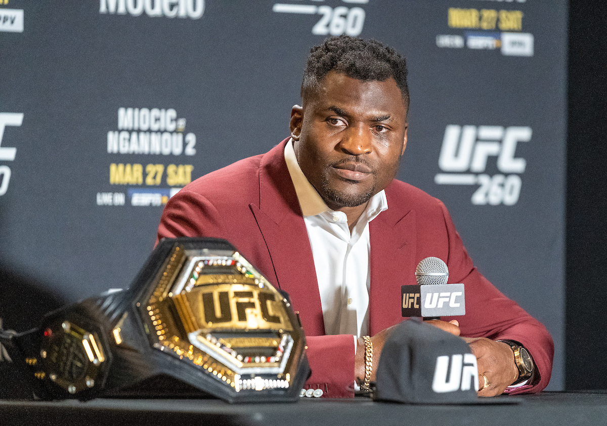 Francis Ngannou critica tratamento do UFC e exige respeito: “Tentou me desmerecer”