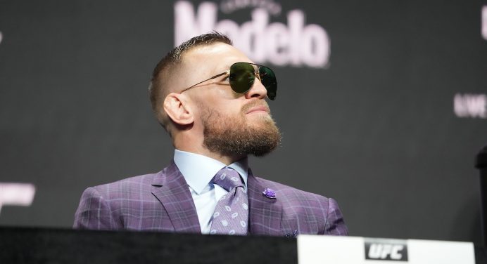 McGregor crava que sua perna é ‘indestrutível’ e se compara a Arnold Schwarzenegger