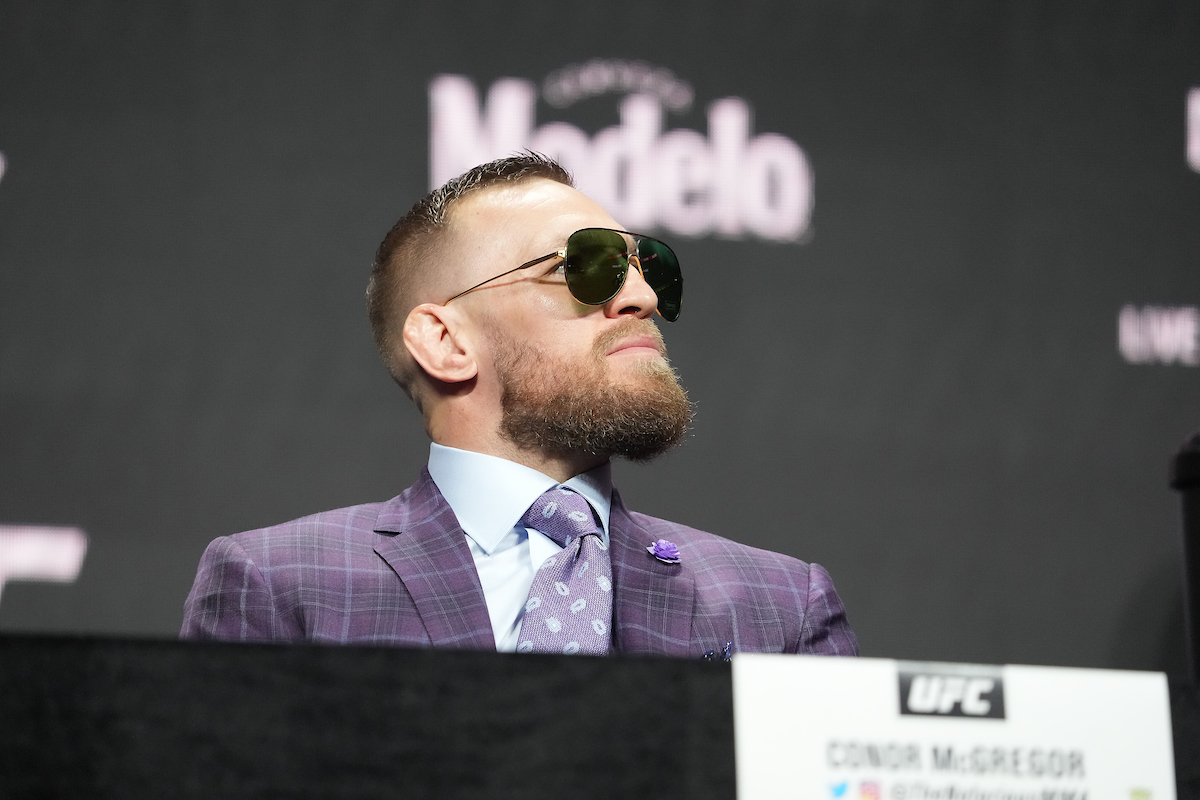 McGregor crava que sua perna é ‘indestrutível’ e se compara a Arnold Schwarzenegger