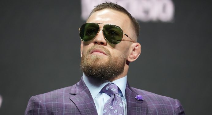 Comentarista do UFC recrimina McGregor por ameaças a Poirier e sua esposa: “Foi errado”