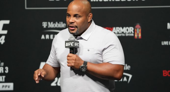 Rival de longa data, Cormier assume culpa por falhar em recuperar Jon Jones