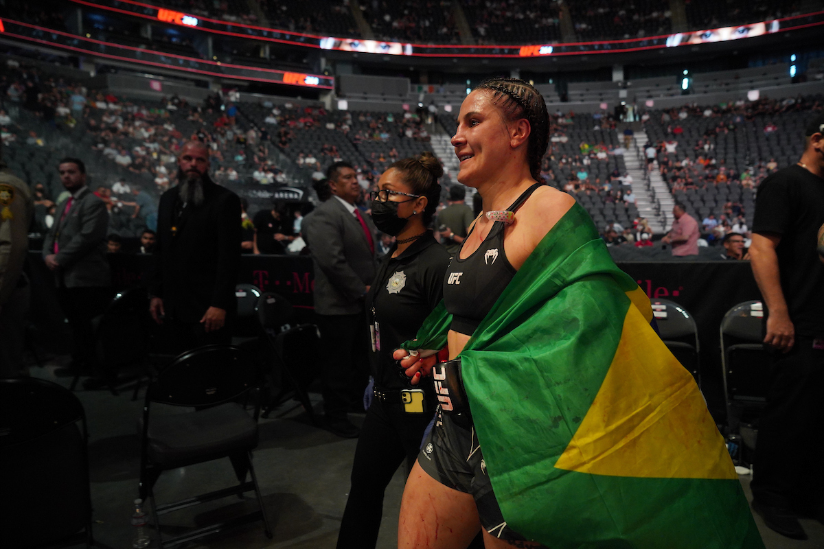 Jennifer Maia revela otimismo quanto à nova disputa de título no UFC