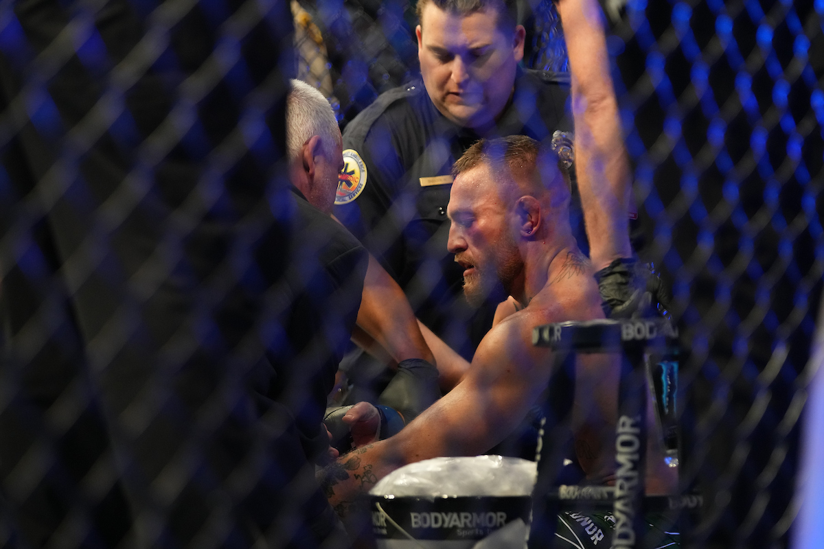 Conor McGregor divulga cuidados com o tornozelo esquerdo antes do UFC 264