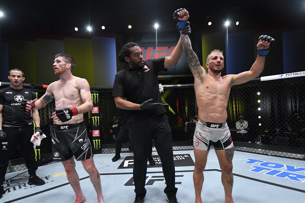 Faber analisa retorno de TJ Dillashaw ao UFC e elogia: “Mentalidade de campeão”