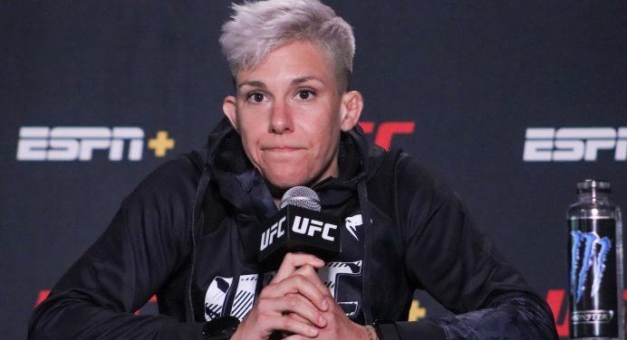 Chiasson revela que fratura por estresse foi responsável por sua saída do UFC Vegas