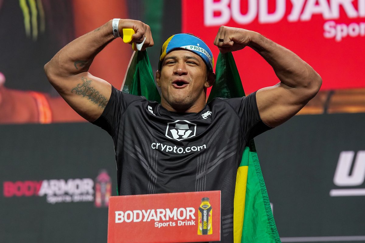 ‘Durinho’ projeta mudar de patamar no UFC com vitória “chocante” sobre Chimaev