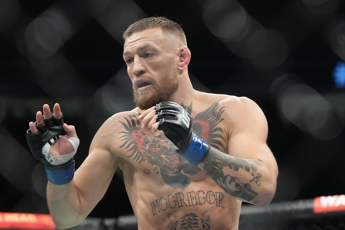 Conor McGregor prega cautela, mas estipula prazo para retorno ao UFC