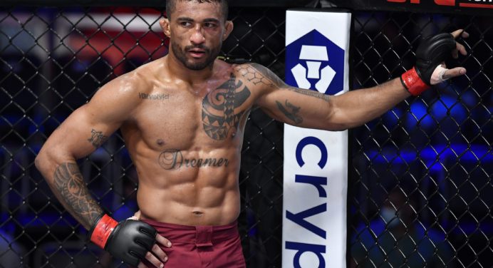 Joanderson ‘Tubarão’ vence luta que não acabou e assina contrato com o UFC