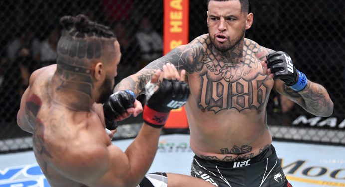 Ex-desafiante ao cinturão do UFC perde a segunda seguida e amplia má fase