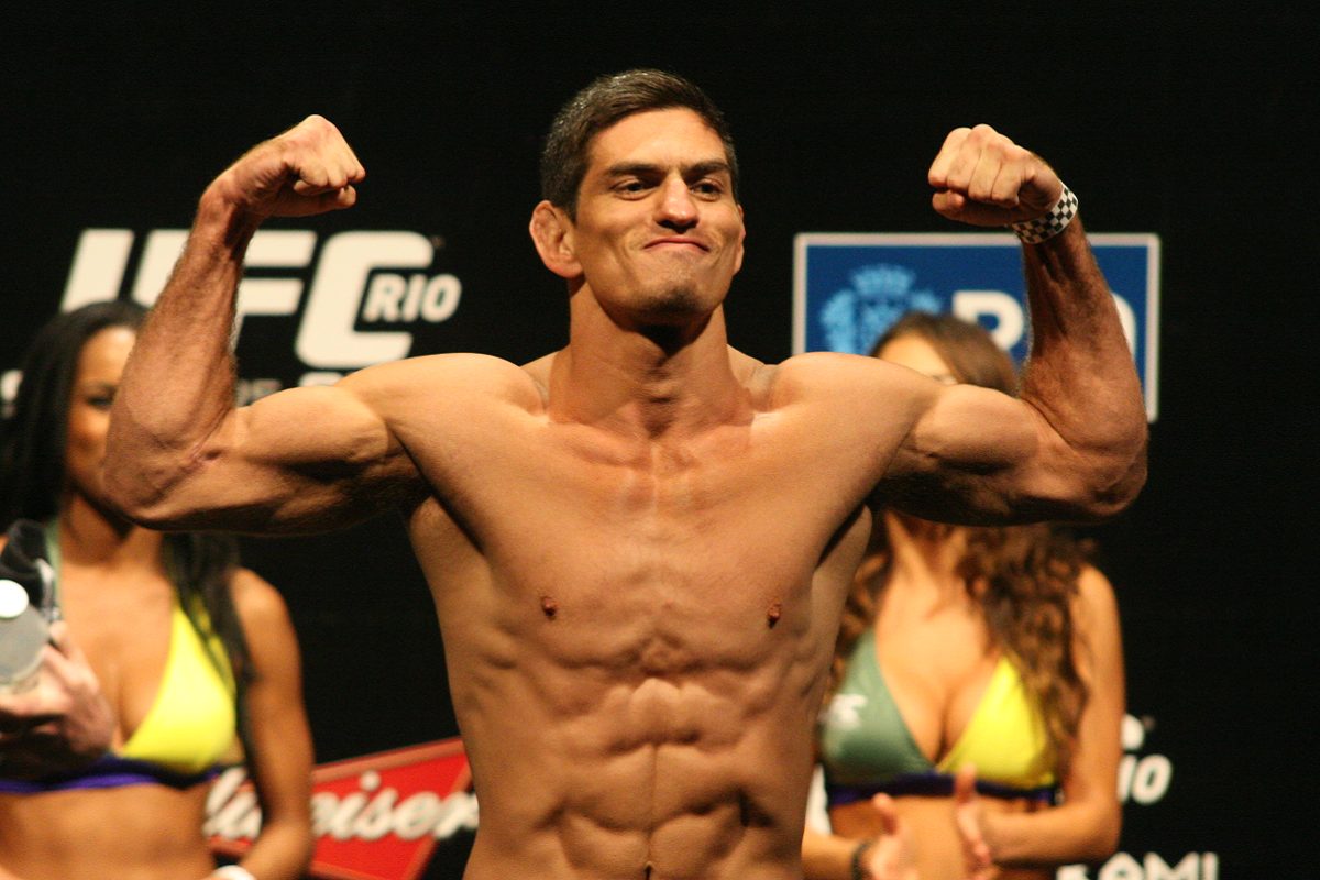 Inesquecível! Paulo Thiago relembra entrada ao som de ‘Tropa de Elite’ no UFC Rio 1