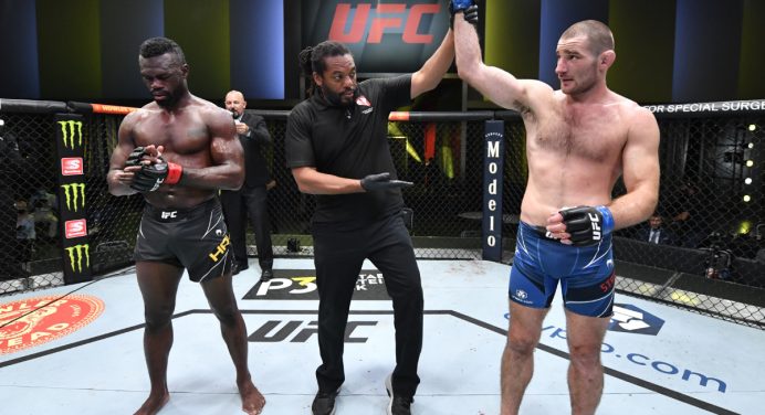 Dez lutadores recebem seis meses de suspensão médica após UFC Vegas 33