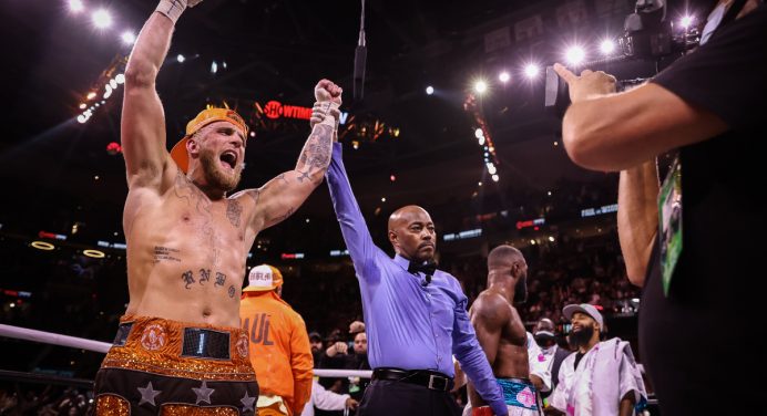 Jake Paul recorda aposta e a impõe como condição para revanche com Woodley